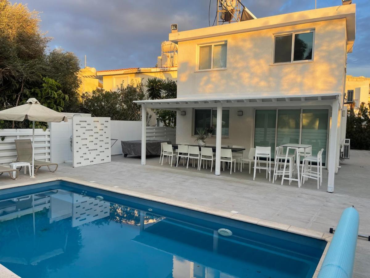 Konnos Hight Villa *
